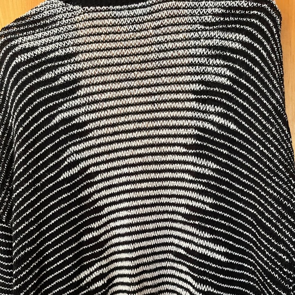 CLOSET SALE🎉🎉. NWOT Express cardigan - Picture 4 of 6